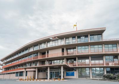 An external view of the Mersey Community hospital main entrance.